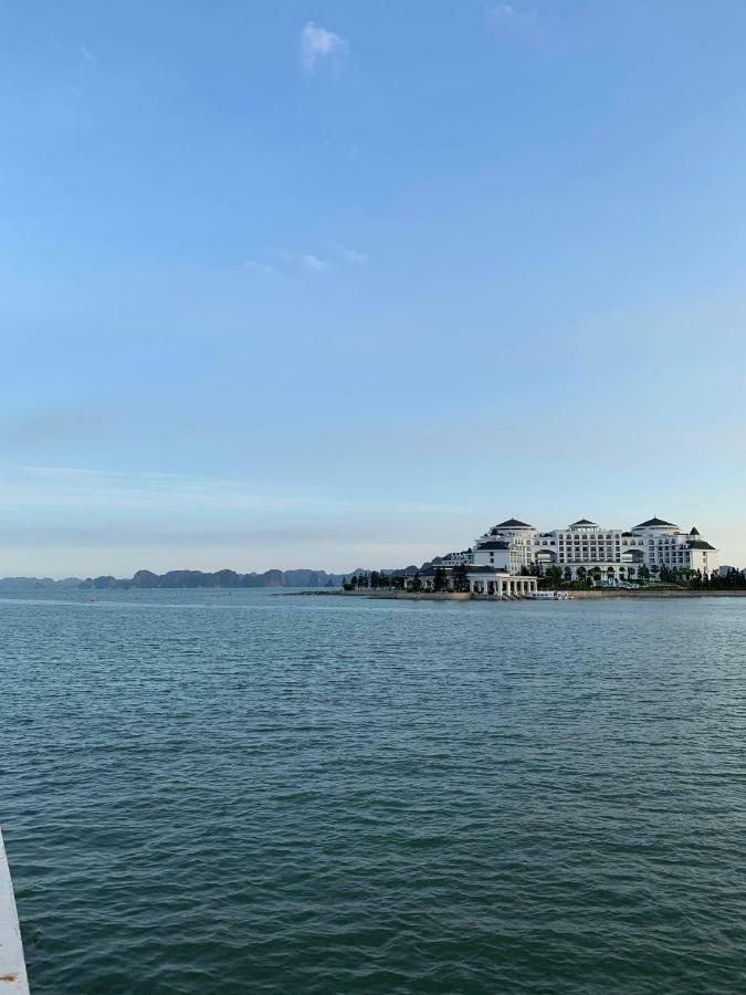 Manchester Hotel Ha Long Exteriör bild