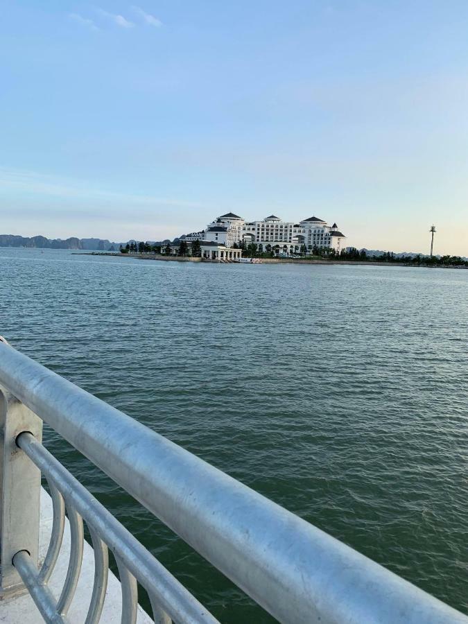 Manchester Hotel Ha Long Exteriör bild